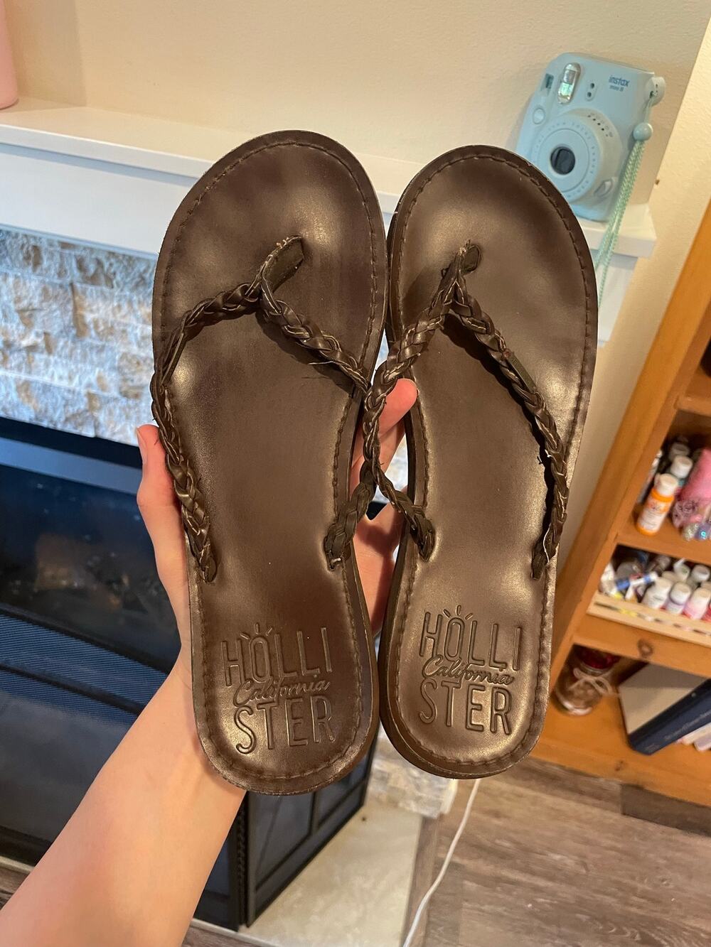brown leather vintage y2k hollister flip flops